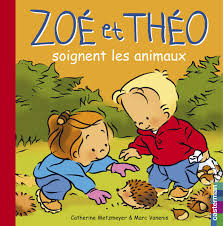 Zoé et Théo soignent les animaux.